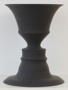 Chuck Close, 2011, wood turning, vinyl paint, 28 x 22,5 cm.