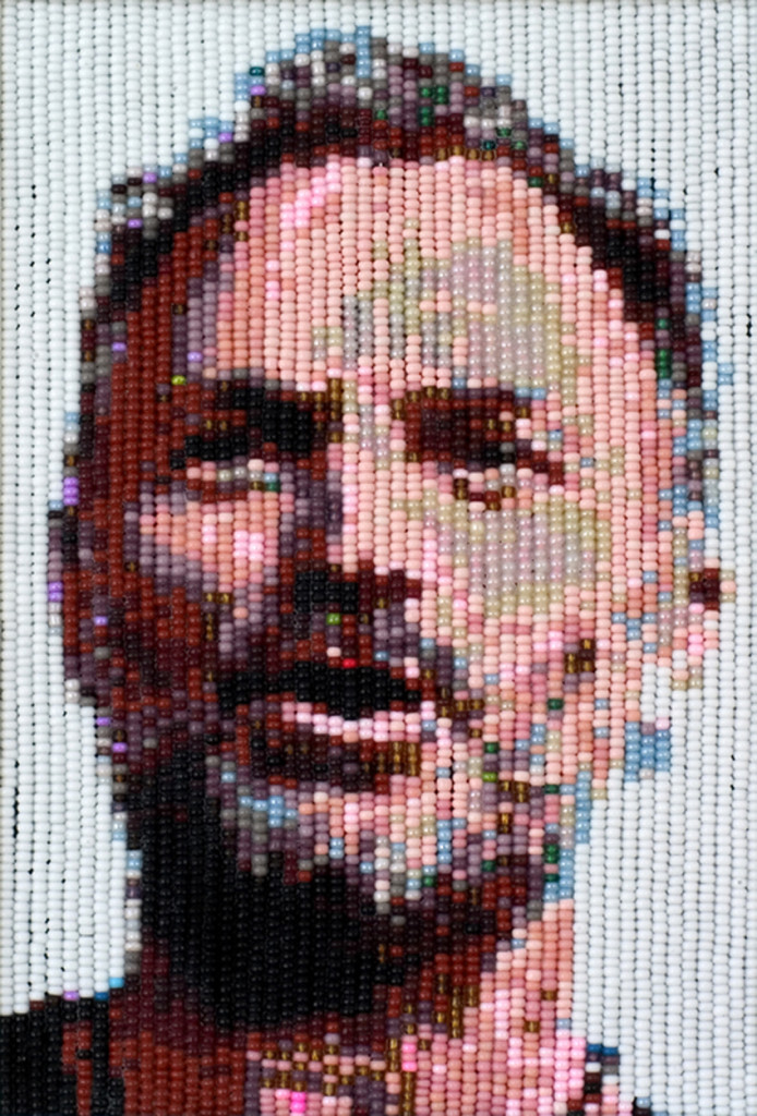 Sting, 2009, beads, 16,5 X 11,5 cm.