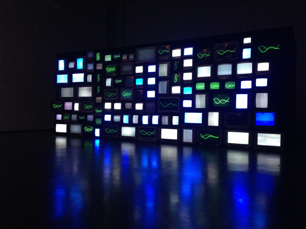 Channels _Susan Hiller_ Multi-Kanal Video Enstalasyon_106 televizyon_9 medya oynatıcısı_7 DVD player_2011--