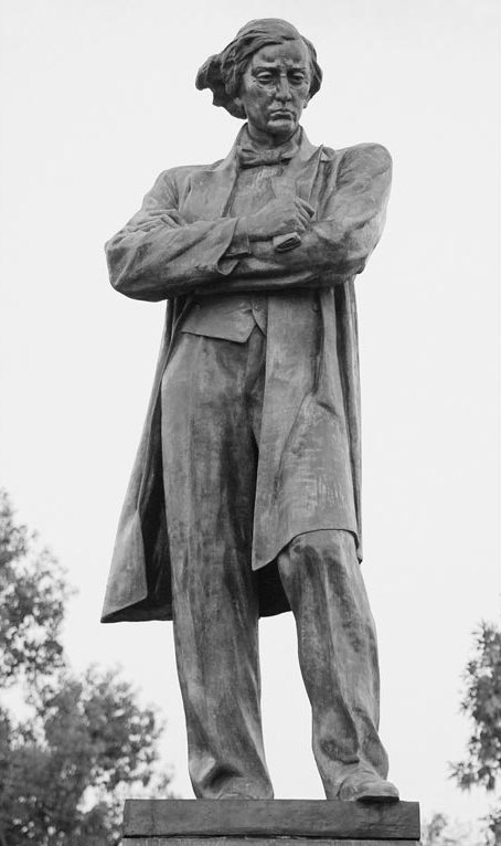 Çernişevski’nin Heykeli