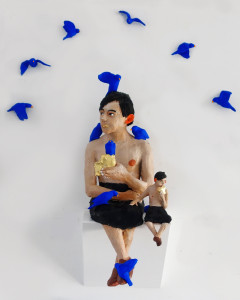 volker-marz-ku-lar-nas-l-olur-how-do-birds-die-50-x-60-cm-pi-mi-boyanm-kil-ve-alt-n-fired-clay-painted-and-gold-2016