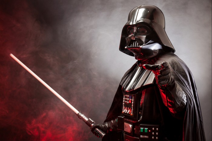 20151103175631-star-wars-darth-vader-light-sabor-movie-villian