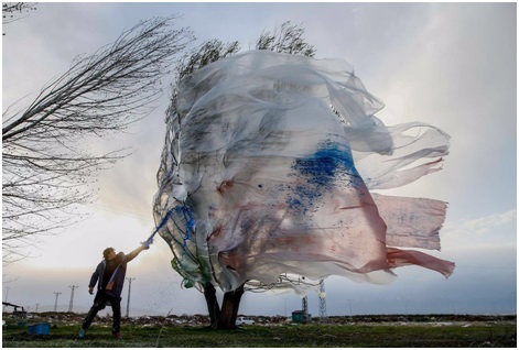 Mehmet Kavukcu, “Fırtınayı Yaşamak” , 2016, Performans-video görüntüsü