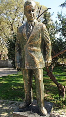Namık Denizhan Anıtı