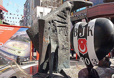 Türk Heykel ve anıt sanatına başka bir boyu getiren Beşiktaş Belediyesinin sembolu kartal