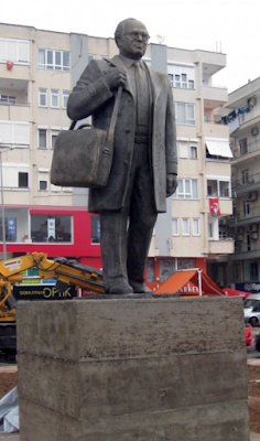 Uğur Mumcu Anıtı, Antalya